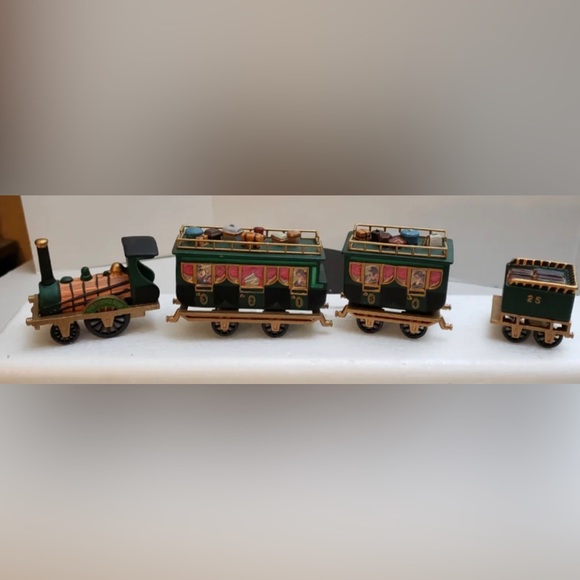 Heritage village collection. The Flying Scot train. - Picture 2 of 2